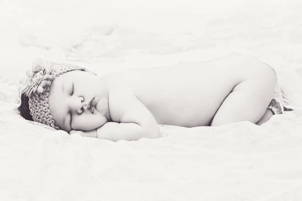 Newborn Baby Peacefully Sleeping — Stock Photo, Image