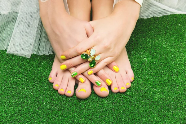 Closeup Woman Toes Fingers Yellow Green Nail Polish — Stock Photo, Image
