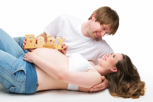 Jóvenes Padres Felices Esperando Primer Hijo Aislado Sobre Fondo Blanco —  Fotos de Stock