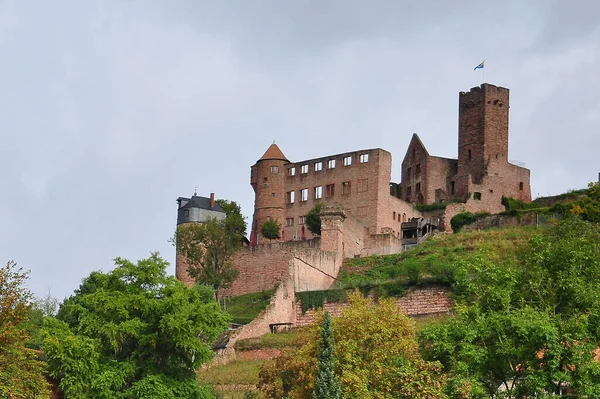 Malowniczy Widok Majestatycznej Średniowiecznej Architektury Zamku — Zdjęcie stockowe