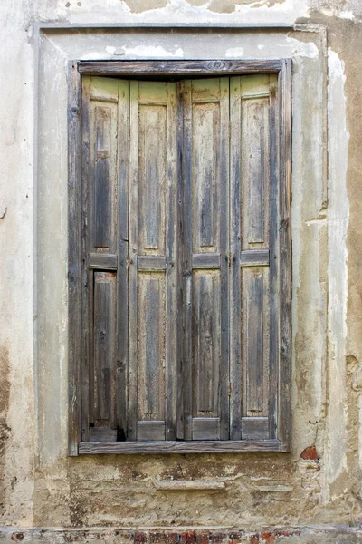 Ventana Con Persianas Antiguas Antigua Casa Croacia —  Fotos de Stock