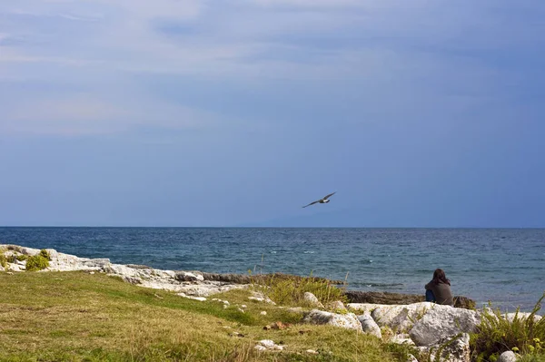 Woman Sitting Alone Rocks Beach Looking Sea Gull Croatia — Stock Photo, Image