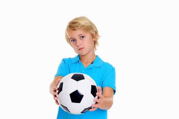 Blond Chłopiec Piłką Nożną Przed Białym Tle Nie Jest Zadowolony — Zdjęcie stockowe
