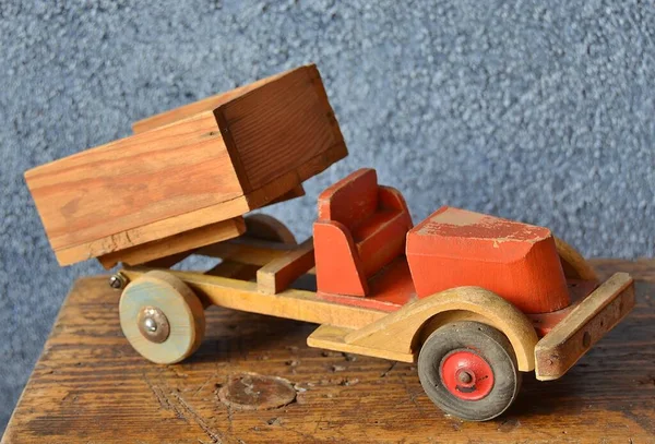 Trem Brinquedo Madeira Chão — Fotografia de Stock