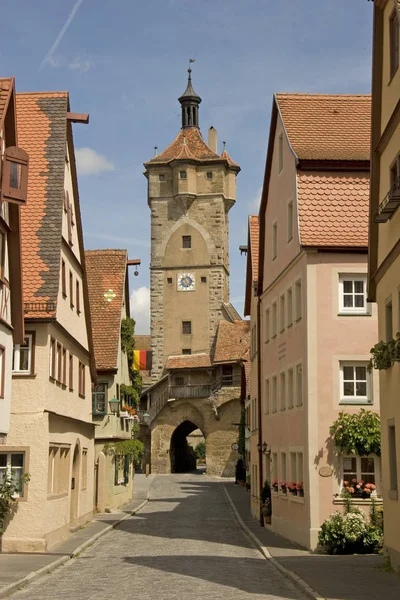 Κοιτώντας Μέσα Από Την Πύλη Του Rothenburg Der Tauber — Φωτογραφία Αρχείου