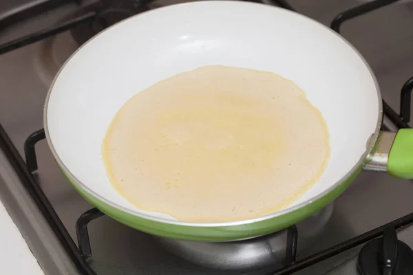 Pasta Cottura Una Pentola Preparare Crepes — Foto Stock