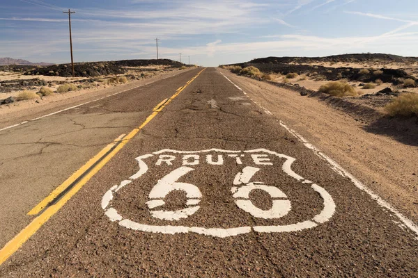 这条历史性的66号公路仍保留在西南地区 — 图库照片