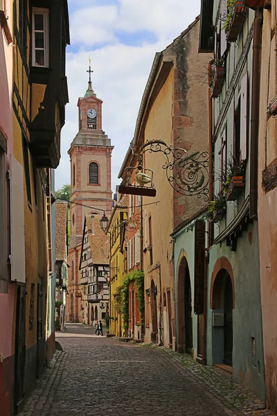 Vicolo Stretto Nel Villaggio Del Vino Riquewihr Alsazia — Foto Stock