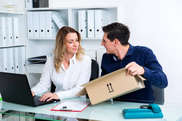 Young Businessman Businesswoman Delivery Office — Stock Photo, Image