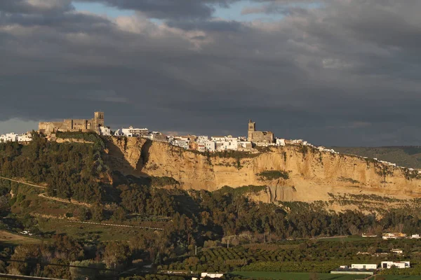Landschappelijk Uitzicht Arcos Frontera Andalusië Spanje Avonds Licht Met Donkere — Stockfoto