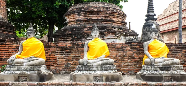 Fila Estátuas Buda Wat Yai Chaimongkol Ayutthaya Tailândia — Fotografia de Stock