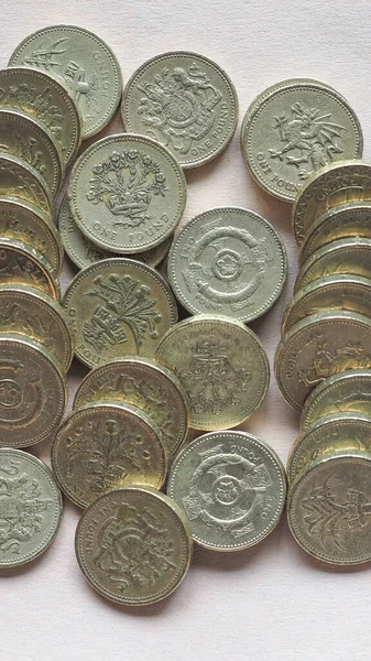Монеты Британского Фунта Вертикали — стоковое фото