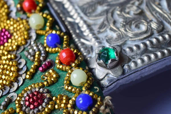 Šperky Náhrdelníky Různých Barev — Stock fotografie