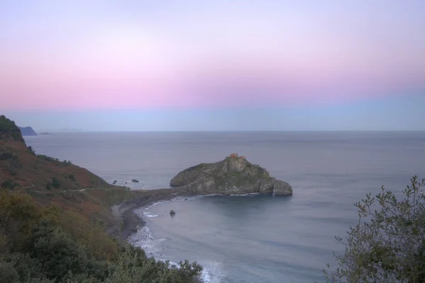 Dag Starter Den Smukke Placering San Juan Gaztelugatxe Var Nogle - Stock-foto