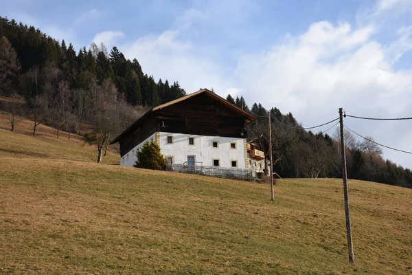 Lienz Lienz Dolomites Lado Ensolarado Declive Prado Fazenda Casa Tradição — Fotografia de Stock