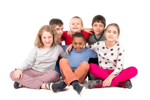 Groep Gelukkige Kinderen Poseren Geïsoleerd Wit — Stockfoto