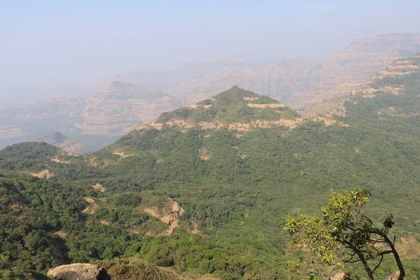 孟买附近的Mahabaleshwar山站 游客可以在猴角 阿瑟座点 凯特角 针孔或大象角和威尔逊角探索魔法 — 图库照片