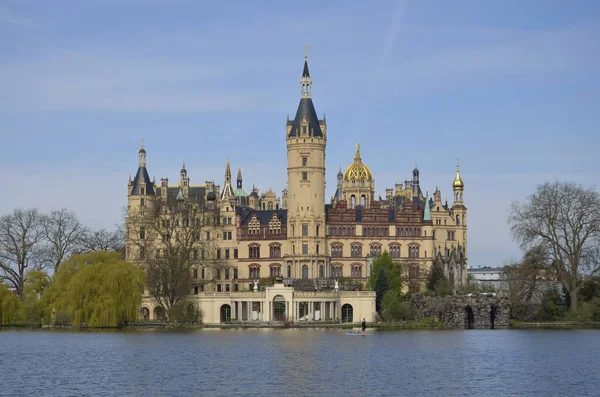 シュヴェリン湖の王宮 メクレンブルク ヴォルポンメルン政府 — ストック写真