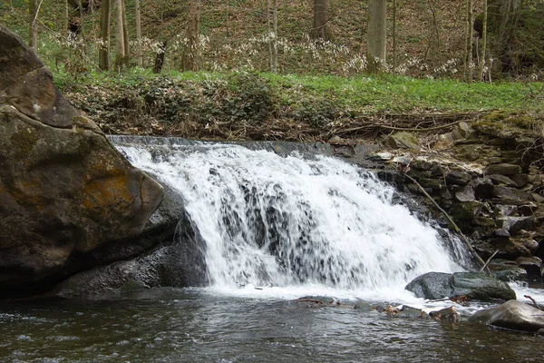 Waterval Tussen Rotsen Een Bos Stiermarken — Stockfoto