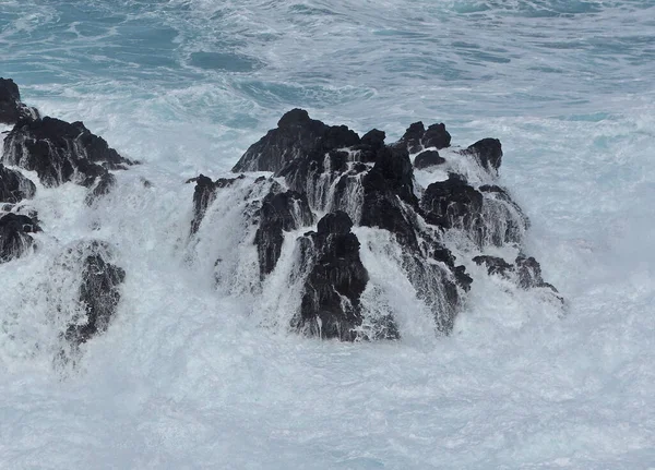 Waves Crashing Rocks Sea — Stock Photo, Image