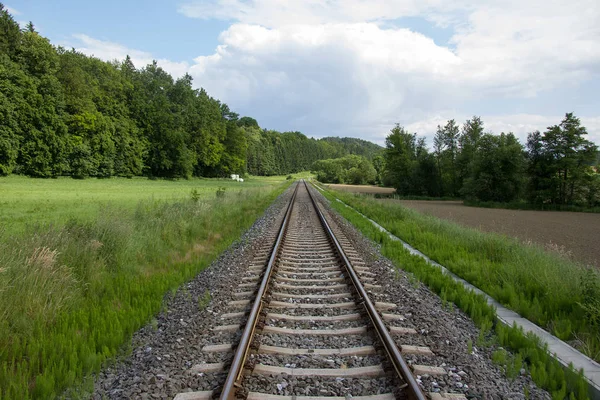 Styria Daki Çayırlar Arasında Düz Yol — Stok fotoğraf