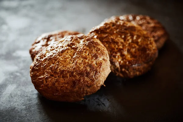 Close Still Life View Four Cooked Beef Hamburger Patties Descansando — Fotografia de Stock