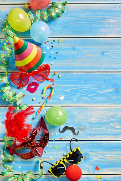 Diverse Kleurrijke Partij Maskerade Carnaval Thema Objecten Blauwe Houten Achtergrond — Stockfoto