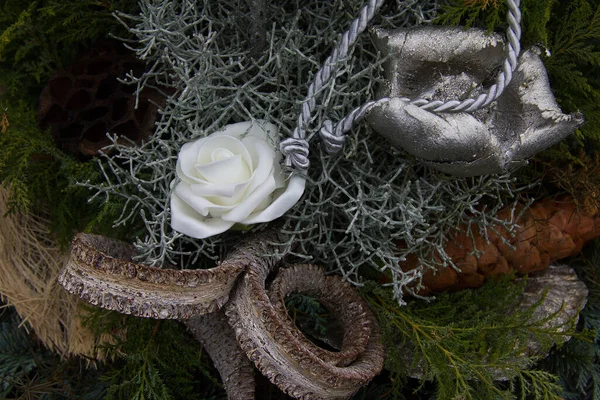 Λευκό Τριαντάφυλλο Διάταξη Λουλουδιών Εορταστική Διακόσμηση Για Διάφορες Περιστάσεις — Φωτογραφία Αρχείου