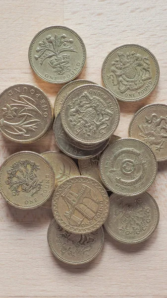 Monedas Libras Esterlinas Del Reino Unido Vertical —  Fotos de Stock