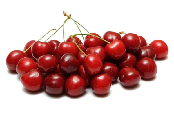 Cherry Merah Segar Pada Latar Belakang Putih — Stok Foto