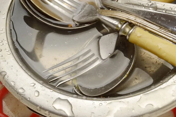 싱크대에 더러운 접시들 클로즈업 — 스톡 사진