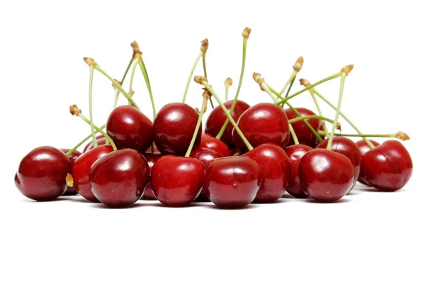 Cherry Merah Segar Pada Latar Belakang Putih — Stok Foto