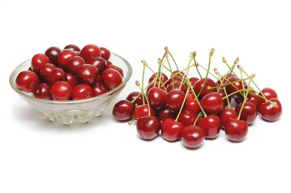 Cerise Fraîchement Rouge Dans Vase Lâche Sur Fond Blanc — Photo