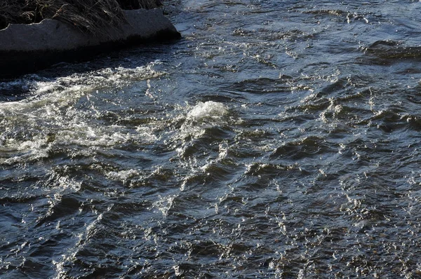 흐르는 강입니다 — 스톡 사진
