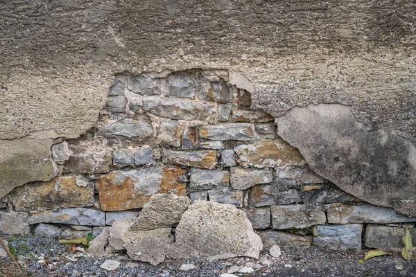 Muro Pietra Intemperie Con Mattoni Grezzi — Foto Stock