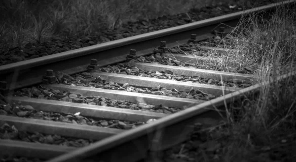 Verwitterte Schienenstrecke Schwarz Weiß — Stockfoto