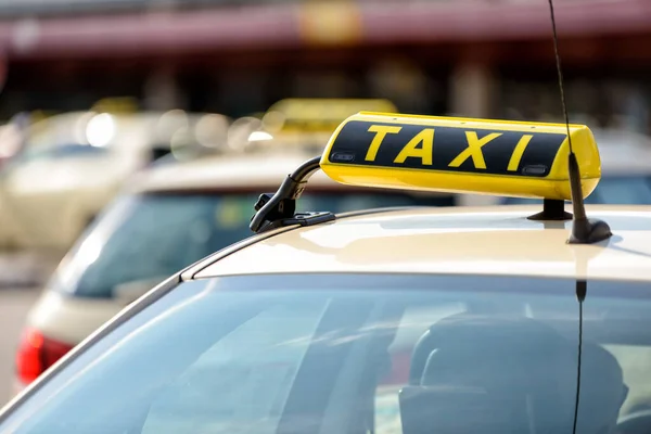 Taxi Sign Bus Stop Blurred Yellow Car — Stock Photo, Image