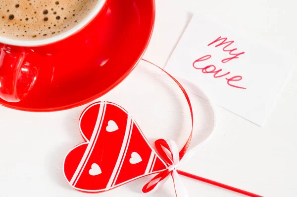Cappuccino Bögre Fából Készült Szívvel Feljegyzésekkel Szerelmemről Fény Rusztikus Asztalon — Stock Fotó