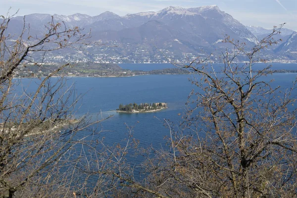 来自Manerba的Rocca的Garda湖 — 图库照片