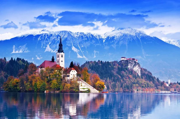 Blödde Med Sjön Slottet Och Bergen Bakgrunden Slovenien Europa — Stockfoto