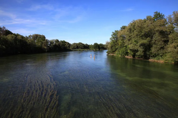 Río Alz Con Stand Paddlerinen Seebruck Chiemsee — Foto de Stock