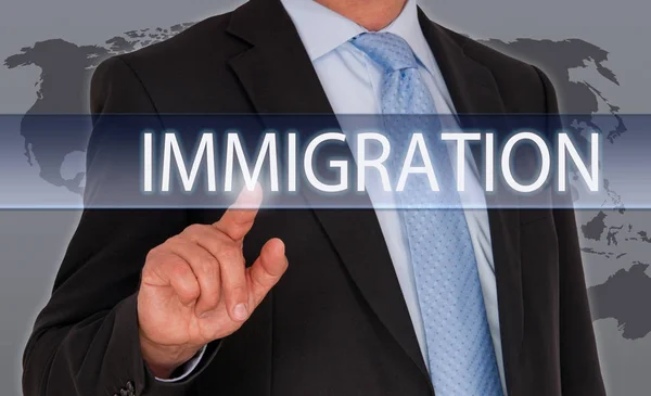 Man Met Immigratie Touchscreen — Stockfoto