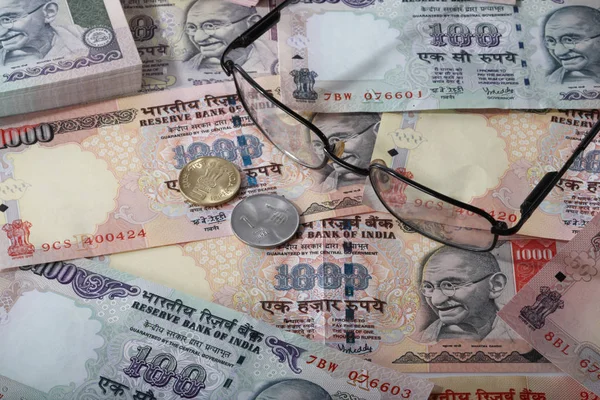 Dinheiro Indiano Com Óculos — Fotografia de Stock