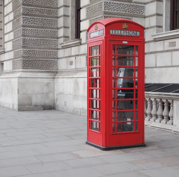 Παραδοσιακό Κόκκινο Τηλεφωνικό Θάλαμο Στο Λονδίνο Ηνωμένο Βασίλειο — Φωτογραφία Αρχείου