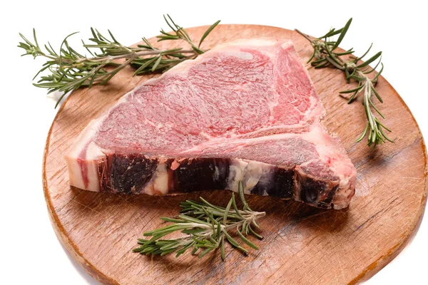 ローズマリーと牛カツの生ステーキ — ストック写真