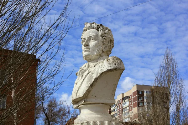 Busto Poeta Russo Mayakovsky Jarda Edifício Escola Secundária Cidade Volgograd — Fotografia de Stock
