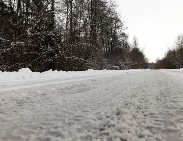 Špinavý Sníh Pokrývající Silnici Asfaltem Fotografie Zblízka Zimě — Stock fotografie