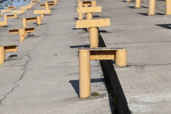 Metal Supports Feet Installation Wooden Benches Photo Closeup — Stock Photo, Image