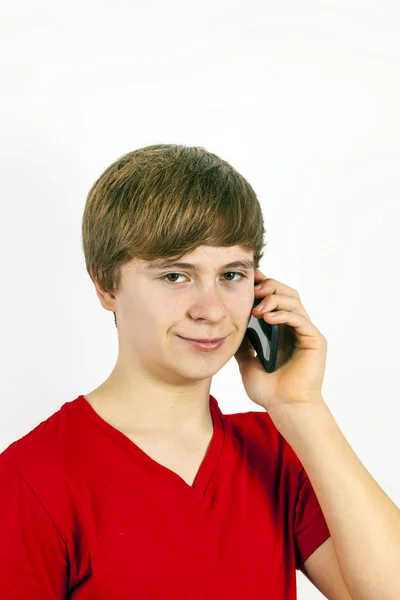 Jongen Met Behulp Van Een Moderne Mobiele Telefoon — Stockfoto