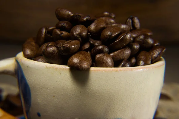 Närbild Kaffebryggare Med Kopp — Stockfoto